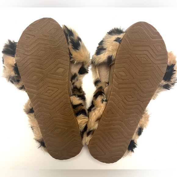 Tom’s leopard print slippers/slides - Picture 3 of 3